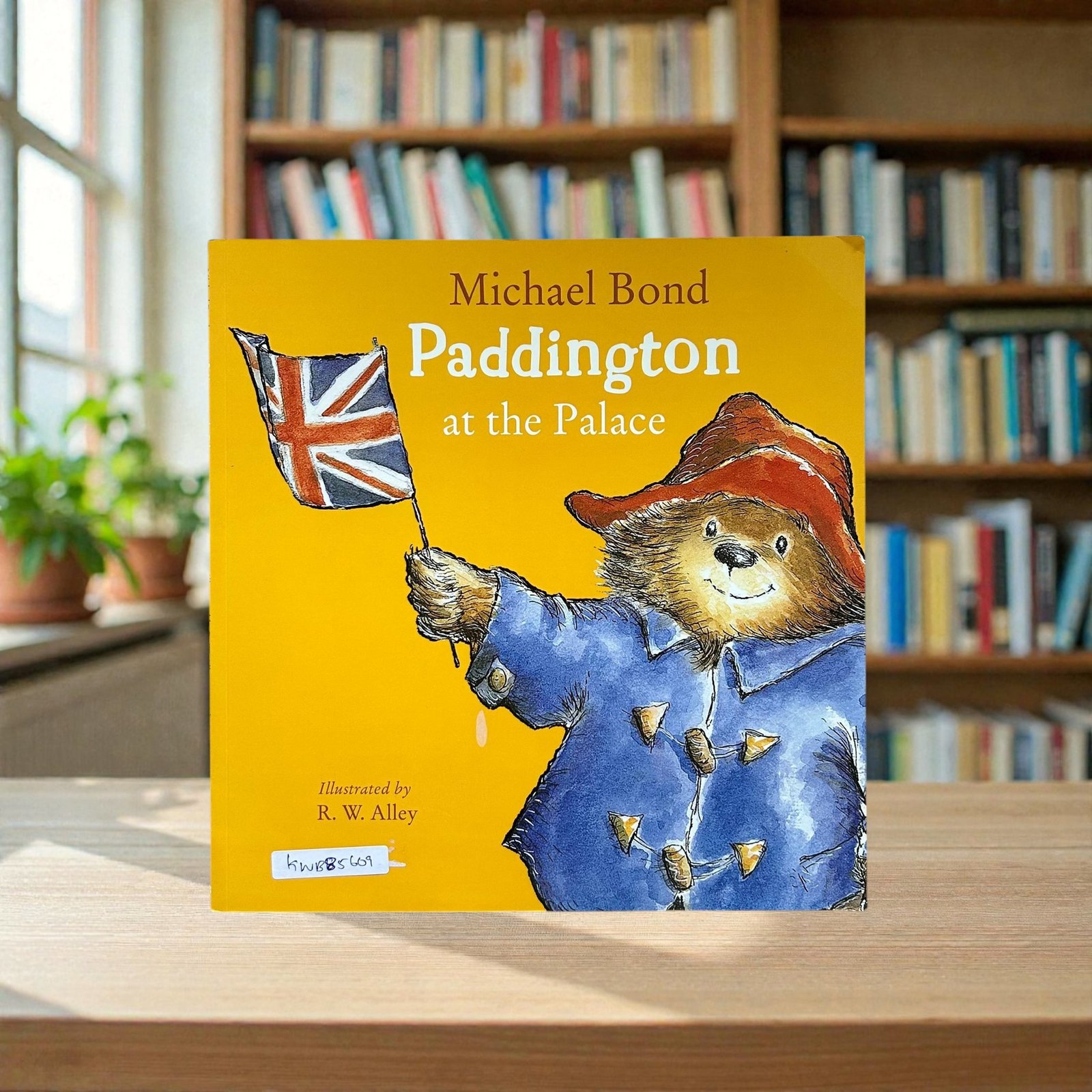 Paddington At The Palace_Michael Bond_KWB85609
