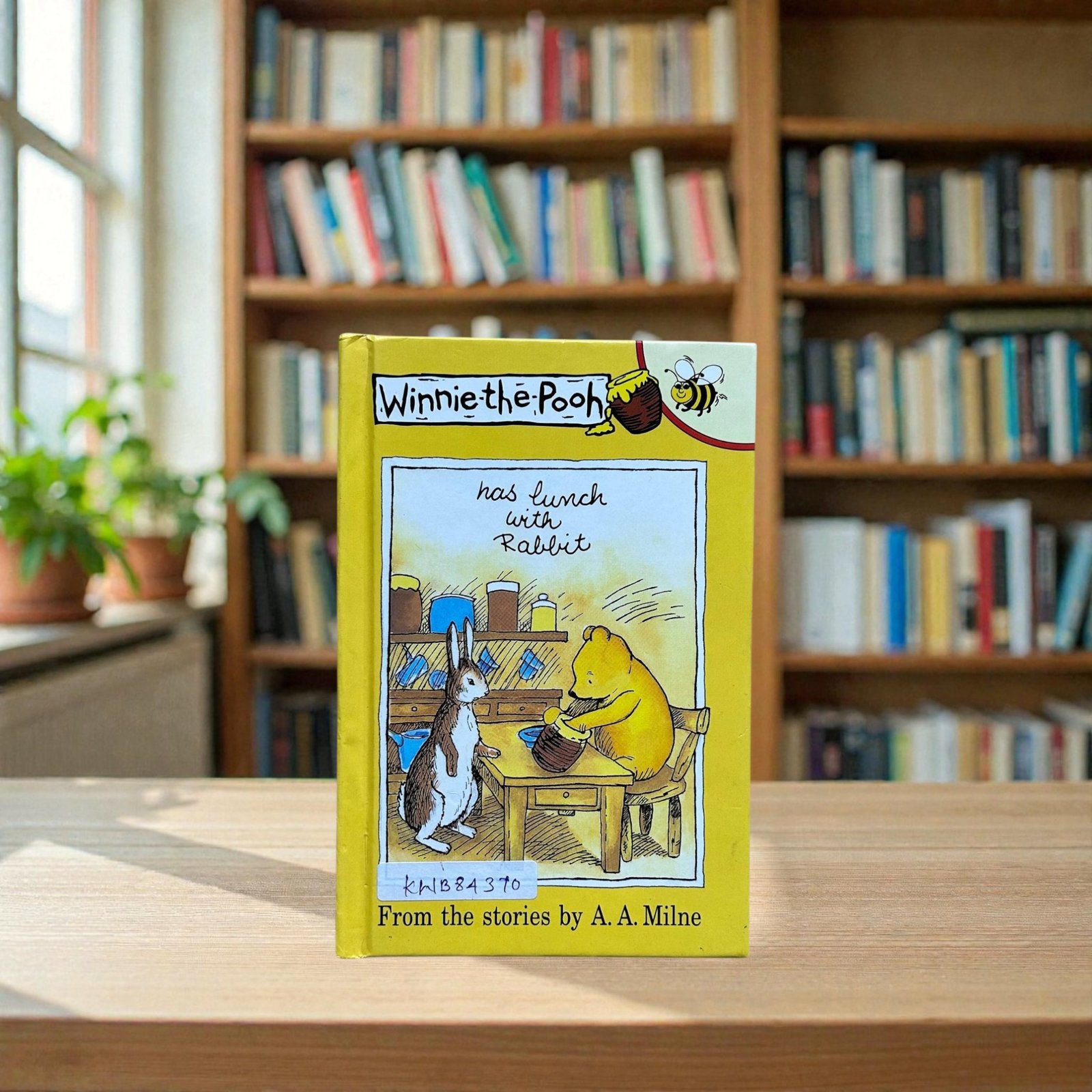 Pocket Friendly_Winnie The Pooh Has Lunch With Rabbit_A.A.Mine_KWB84370