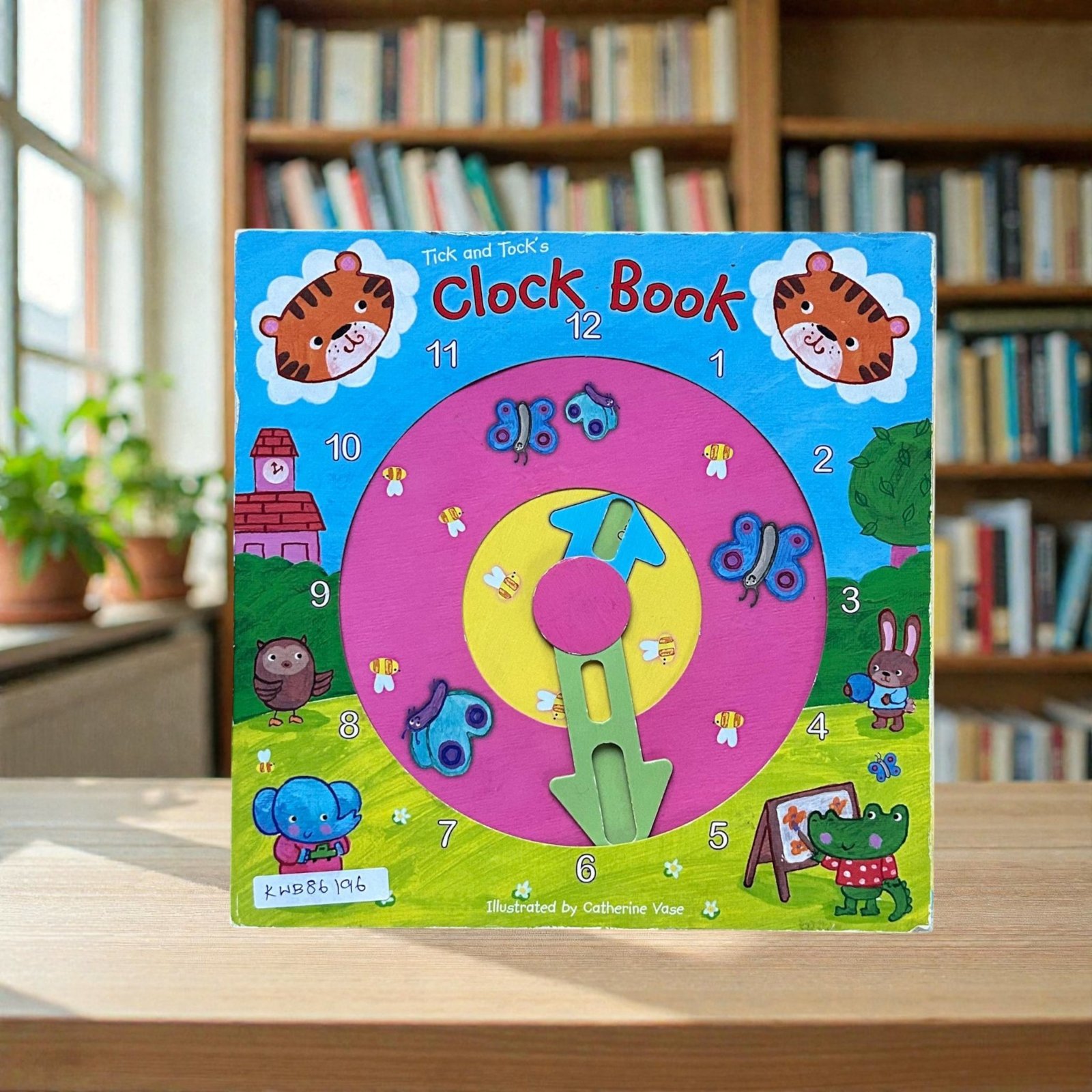 Tick And Tock's Clock Book_Catherine Vase_KWB86196