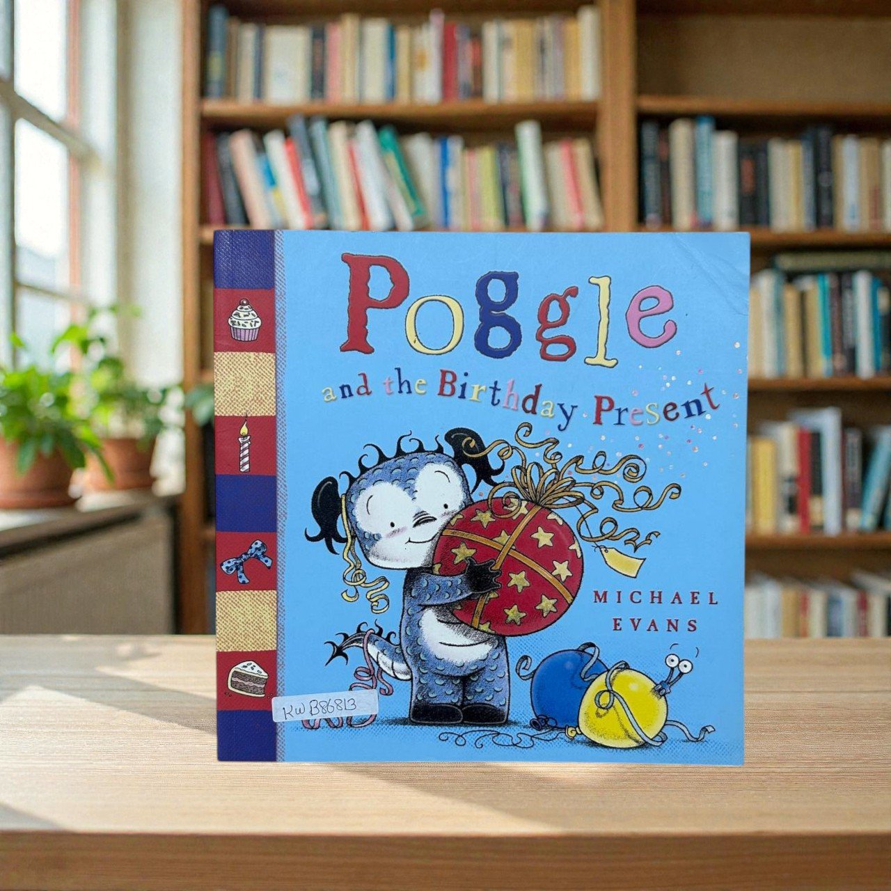 Poggle And The Birthday Present__KWB86813