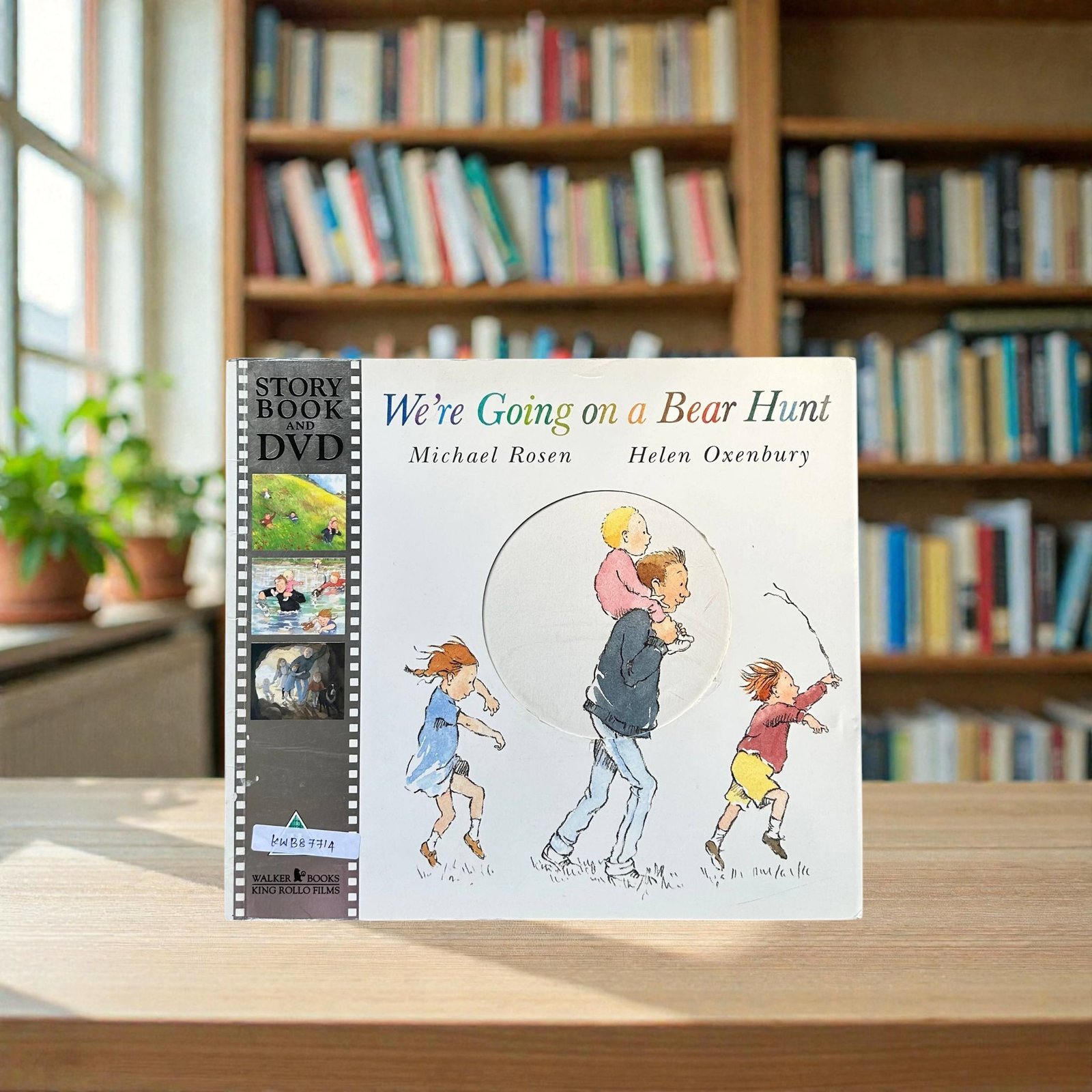 We're Going On A Bear Hunt_No CD_Helen Oxenbury_KWB87714